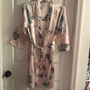 Gorgeous 🥳HP🥳Pink Flower Robe